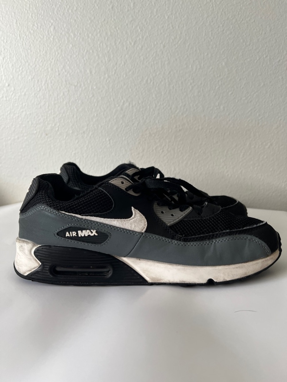 Nike Men’s  Black and Gray Air Max Sneaker Size 11